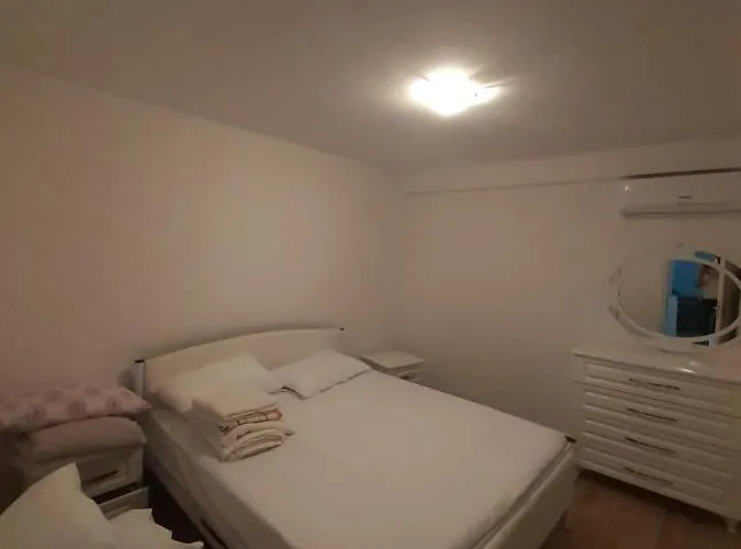 Lovely 1-bedroom In *